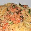  Saftige Spaghetti mit Thunfisch, Kapern und frischen Tomaten 
