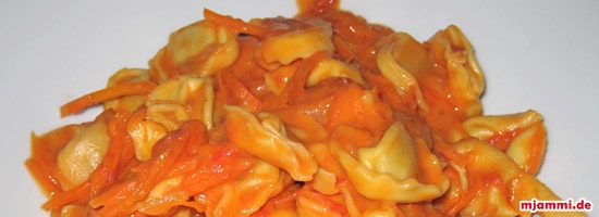 Tortellini mit Tomatensosse