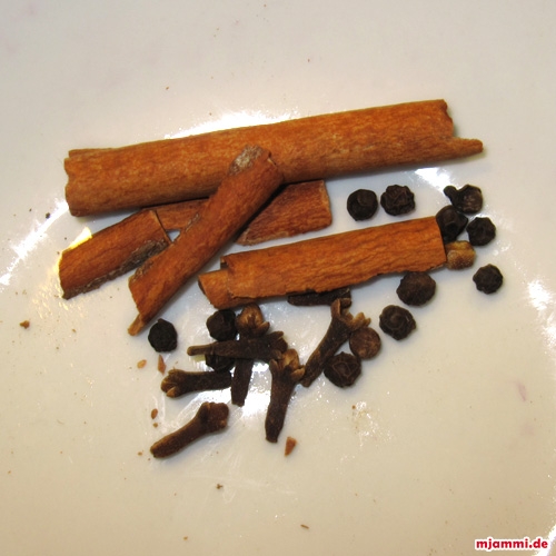 Gewürzreis mit Nüssen (Masala Bhat) » mjammi - Koch-Blog von Franzi ...