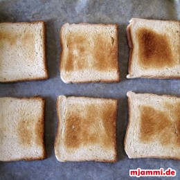 Zuerst das Toastbrot toasten.