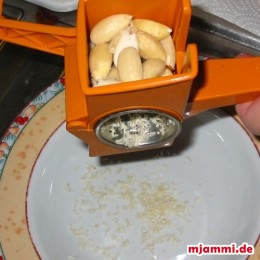 Εν το μεταξύ μπορούμε να αλέσουμε ... 
