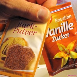 ... das Ei , den Vanille Zucker und das Backpulver) ...