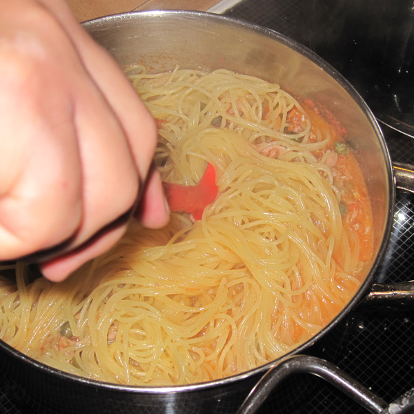 Saftige Spaghetti mit Thunfisch, Kapern und frischen Tomaten » mjammi ...