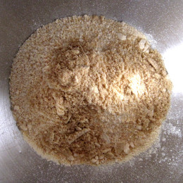 Kichererbsen + Leinsamen mahlen.